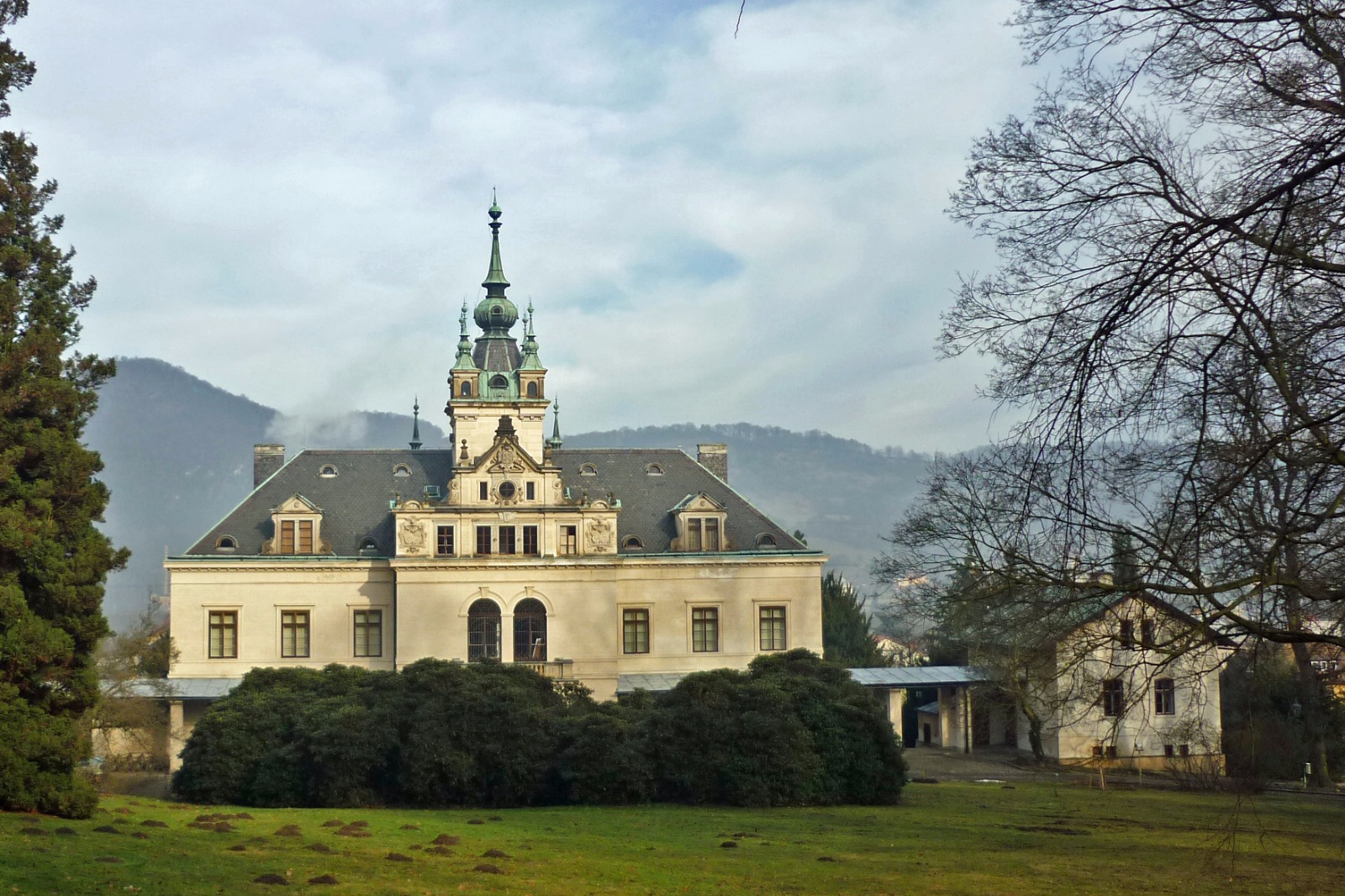 Schloss-Großpriesen3.jpg